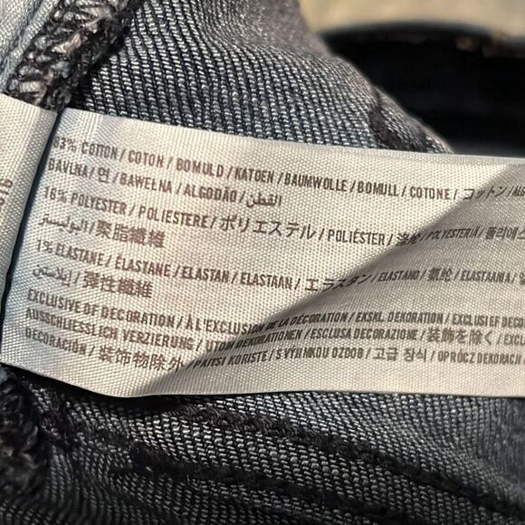 Abercrombie & Fitch Women's Dark Wash Distressed Mid-Rise Denim Shorts - Picture 7 of 7